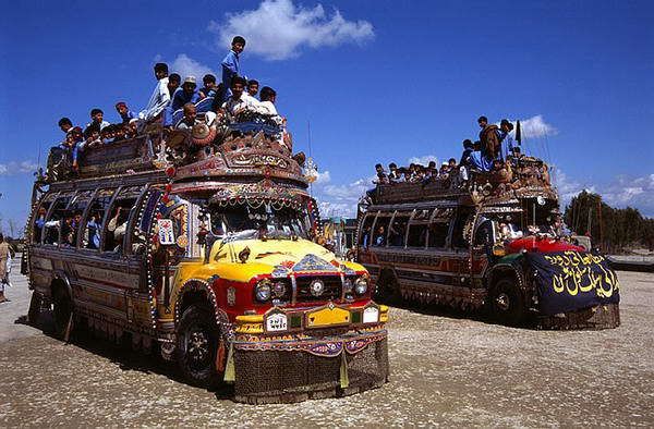 pakistani_trucks_buses_003.jpg