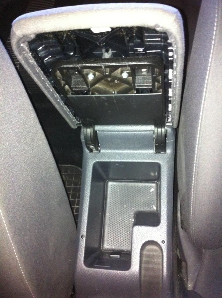 Question Broken center armrest (How to fix it??)