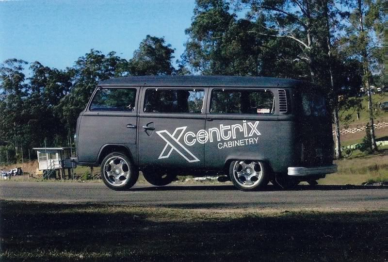 http://i113.photobucket.com/albums/n216/dangerous_05/kombi1.jpg