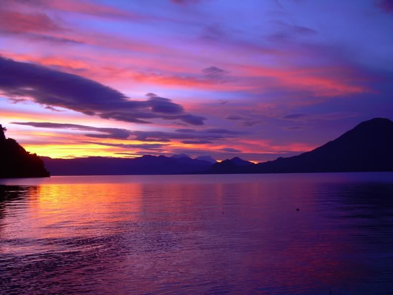 Atardecer en lago de Atitlán