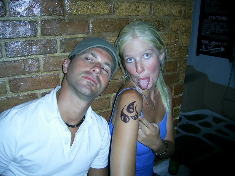 Sexy_womens_in_tattoo,henna_tattoo,temporary_tattoo,permanent_tattoo