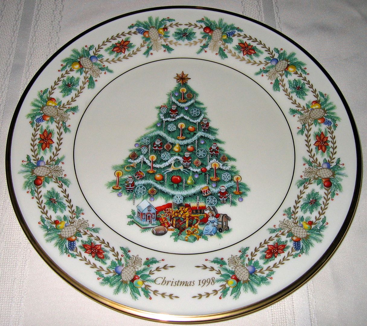LENOX 1998 Christmas Trees Around The World Star Garland Presents AMERICA Plate LENOX 1998 Christmas Trees Around The World Star Garland Presents AMERICA Plate