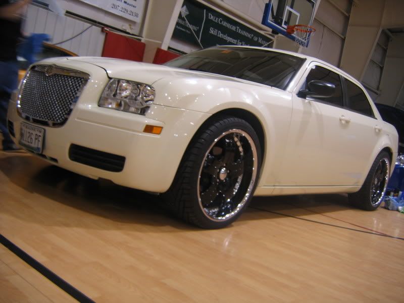 chrysler 300 black rims. here is my 300 base with lack